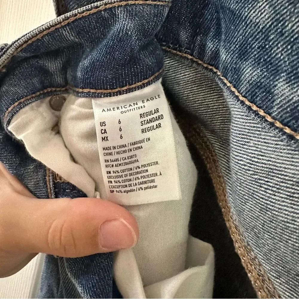 American Eagle Distressed Mom Jean Women’s Size 6